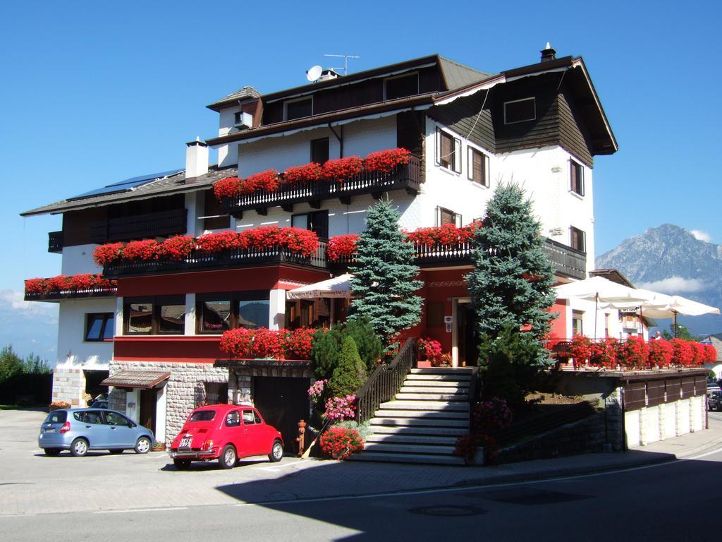 Albergo Trieste Tambre dʼAlpago Zewnętrze zdjęcie