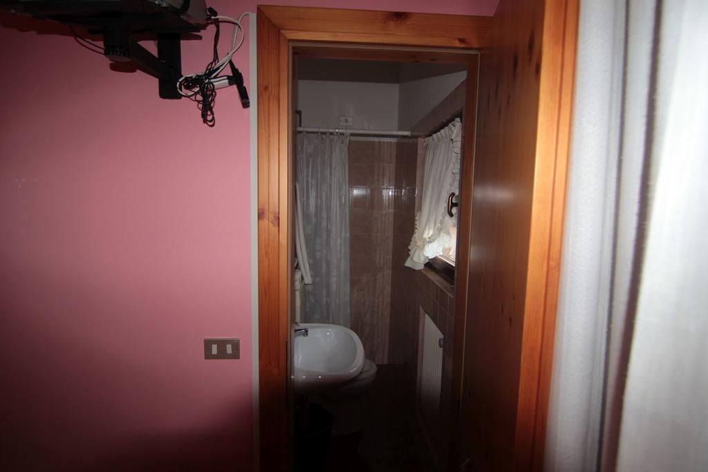 Albergo Trieste Tambre dʼAlpago Pokój zdjęcie