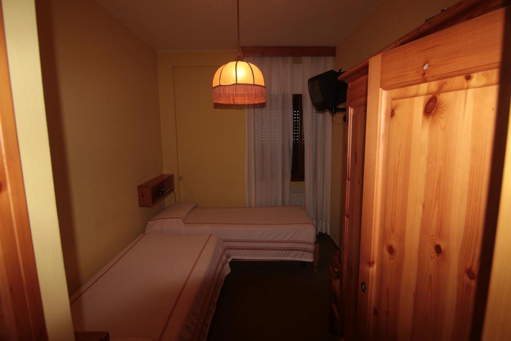 Albergo Trieste Tambre dʼAlpago Pokój zdjęcie